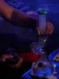How to Make a Bong Without a Stem